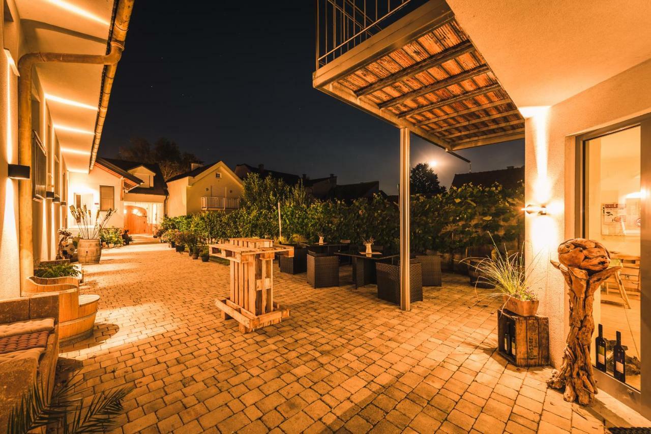 Weingut Gaestehaus D&D Haider Jois Esterno foto